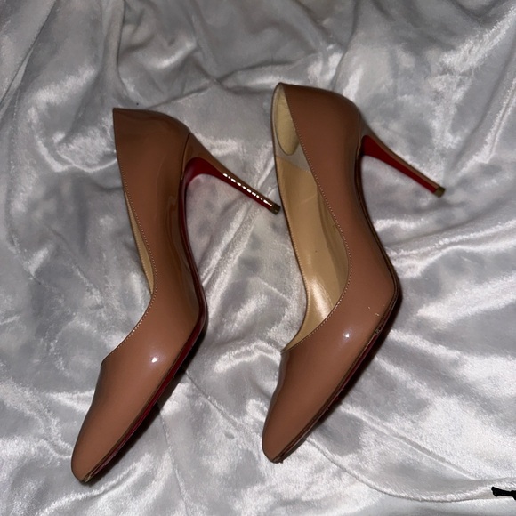 Christian Louboutin pumps ￼
Size 38.5 - Picture 4 of 11